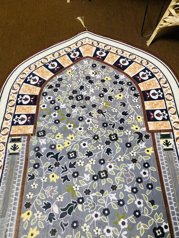 Luxurious Carpet Style 3D Prayer Mat (Code 02)