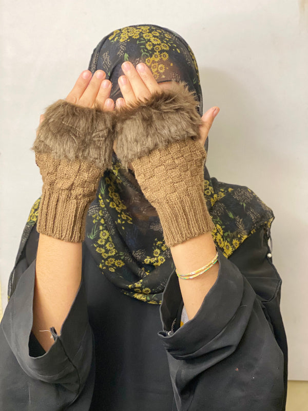 Imported branded woolen gloves